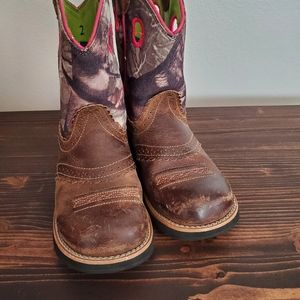 💗ARIAT distressed camo boots